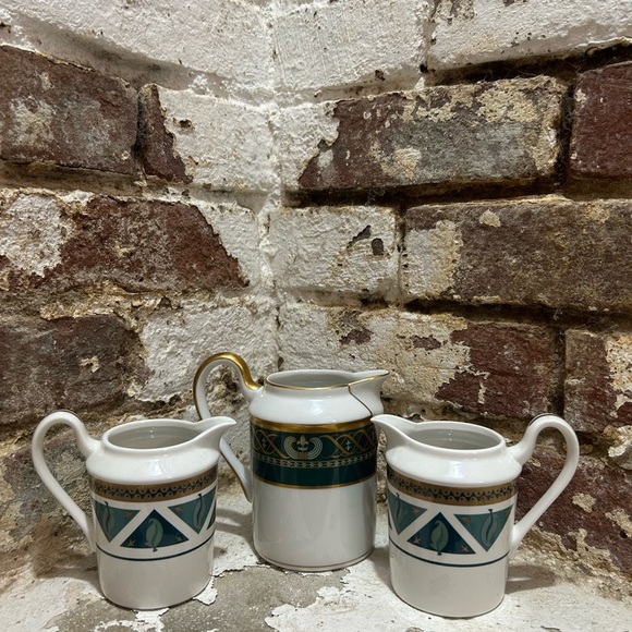 Vintage CHRISTIAN DIOR Creamer Set. 
3 Green and Gold Creamers perfect for milk - Picture 4 of 10